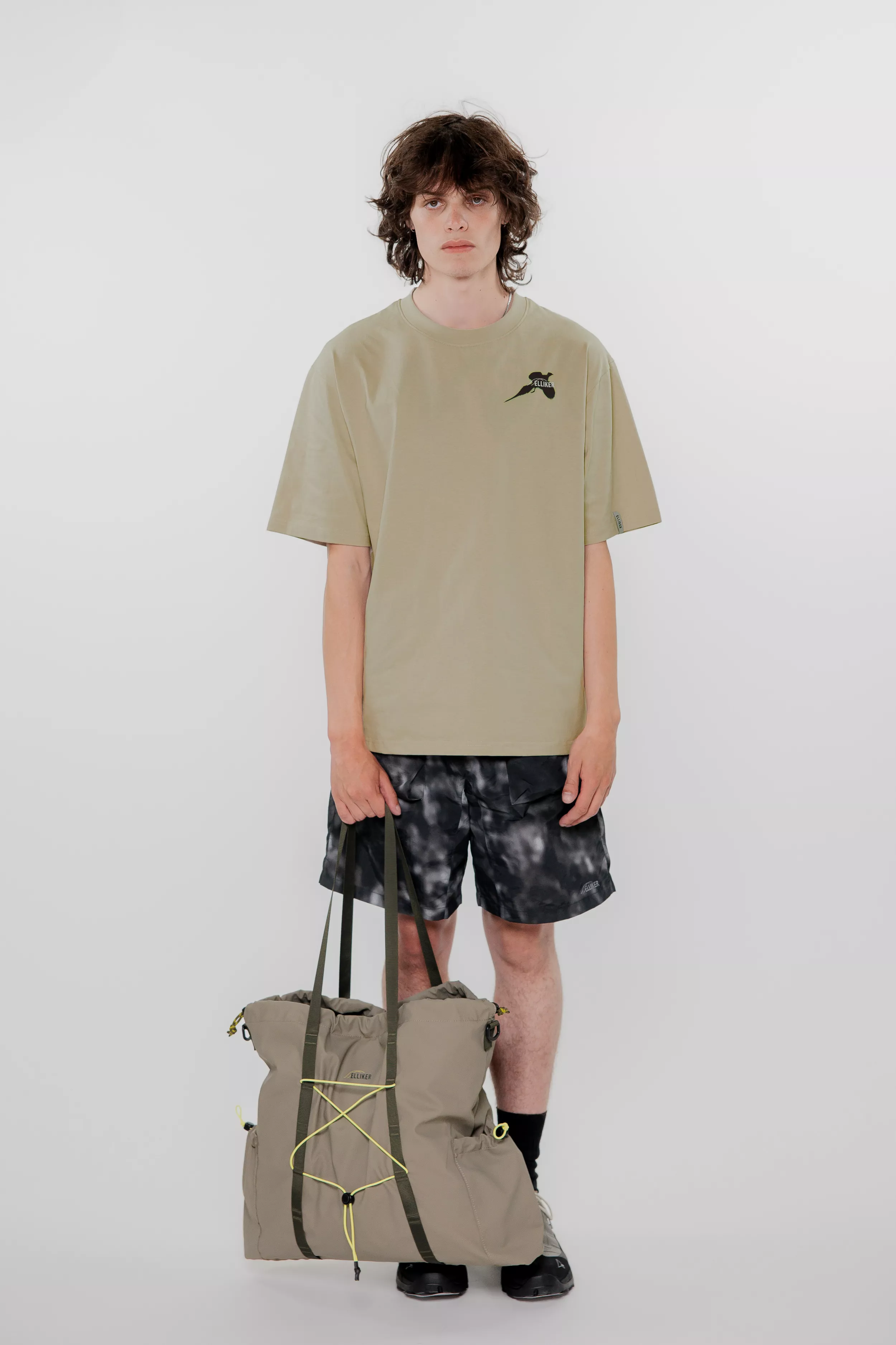 model-(40164-beige-front)-(40179-grphite-front)-(34028-taupe-front)