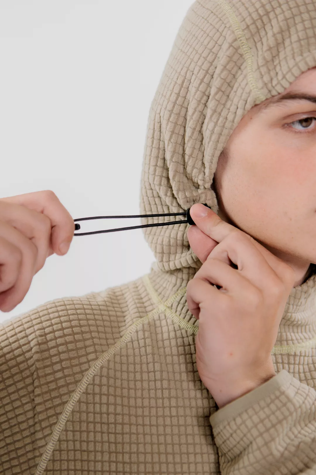 model-(40171-taupe-detail)