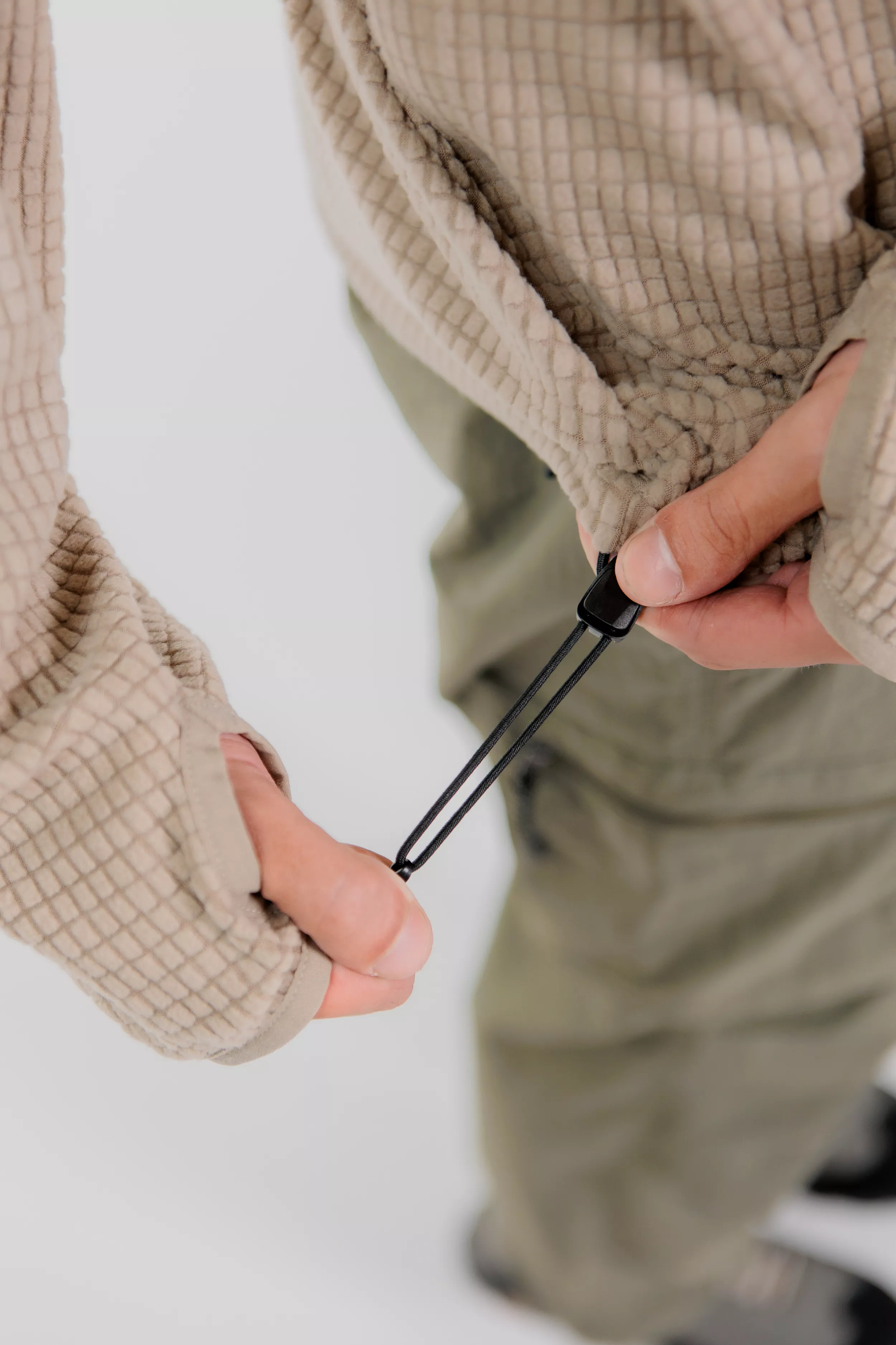 model-(40171-taupe-detail)-2