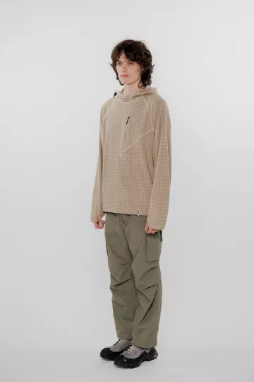 model-(40171-taupe-side)-(40178-ivygrn-side)