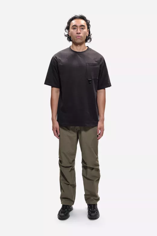 40148-black-front Model