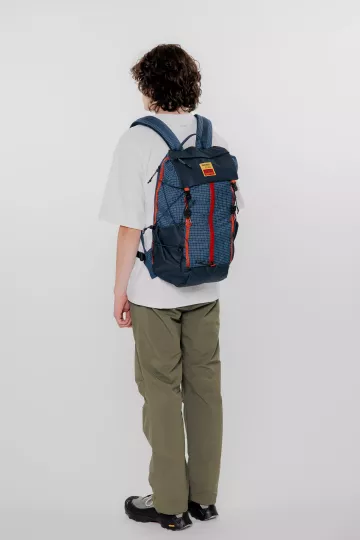 model-(34065-navy_red-side)-(40178-ivygrn-back)