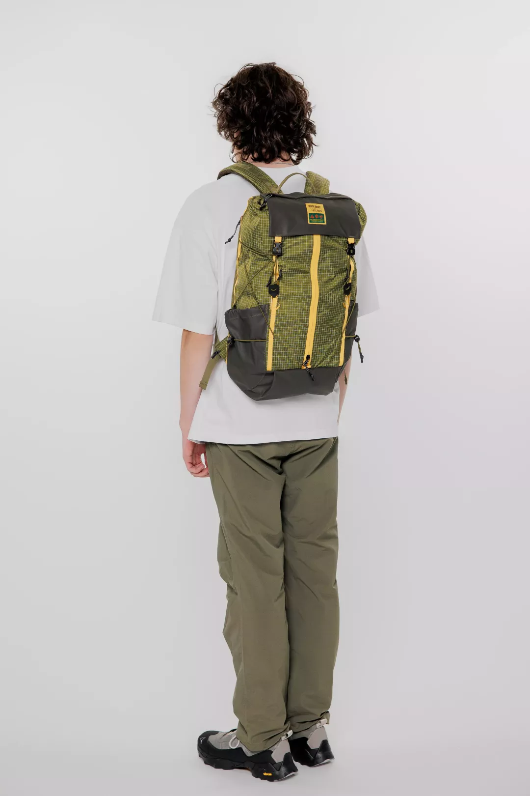 model-(34065-grn_yellow-side)-(40178-ivygrn-back)
