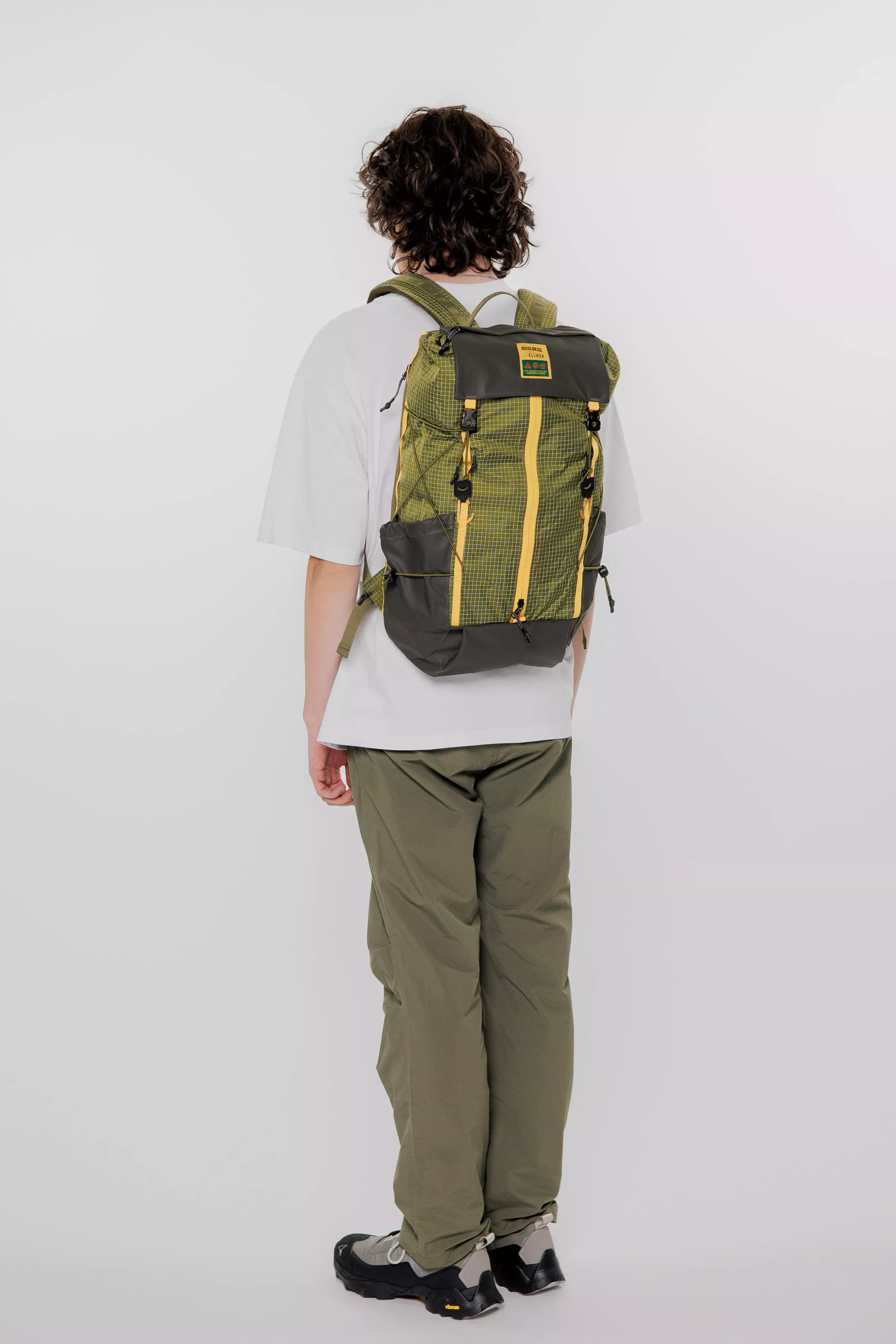 model-(34065-grn_yellow-side)-(40178-ivygrn-back)