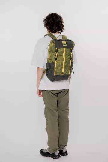 model-(34065-grn_yellow-side)-(40178-ivygrn-back)