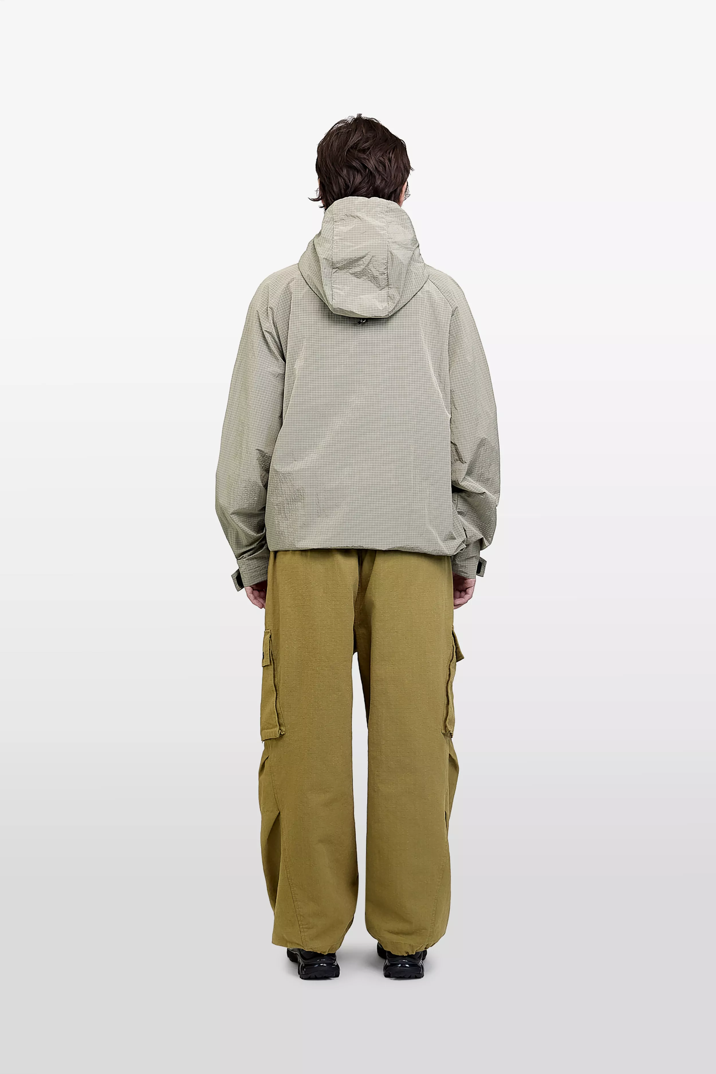 model-(40195-stone-back)-(40194-olive-back)