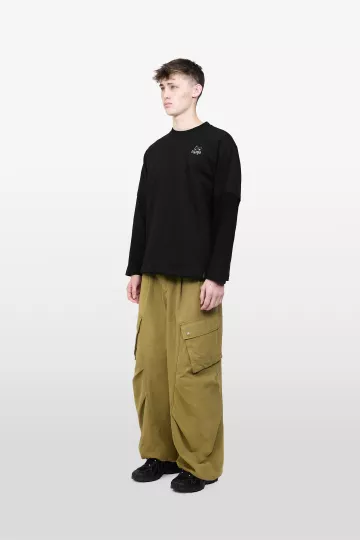 model-(40192-black-side)-(40194-olive-side)