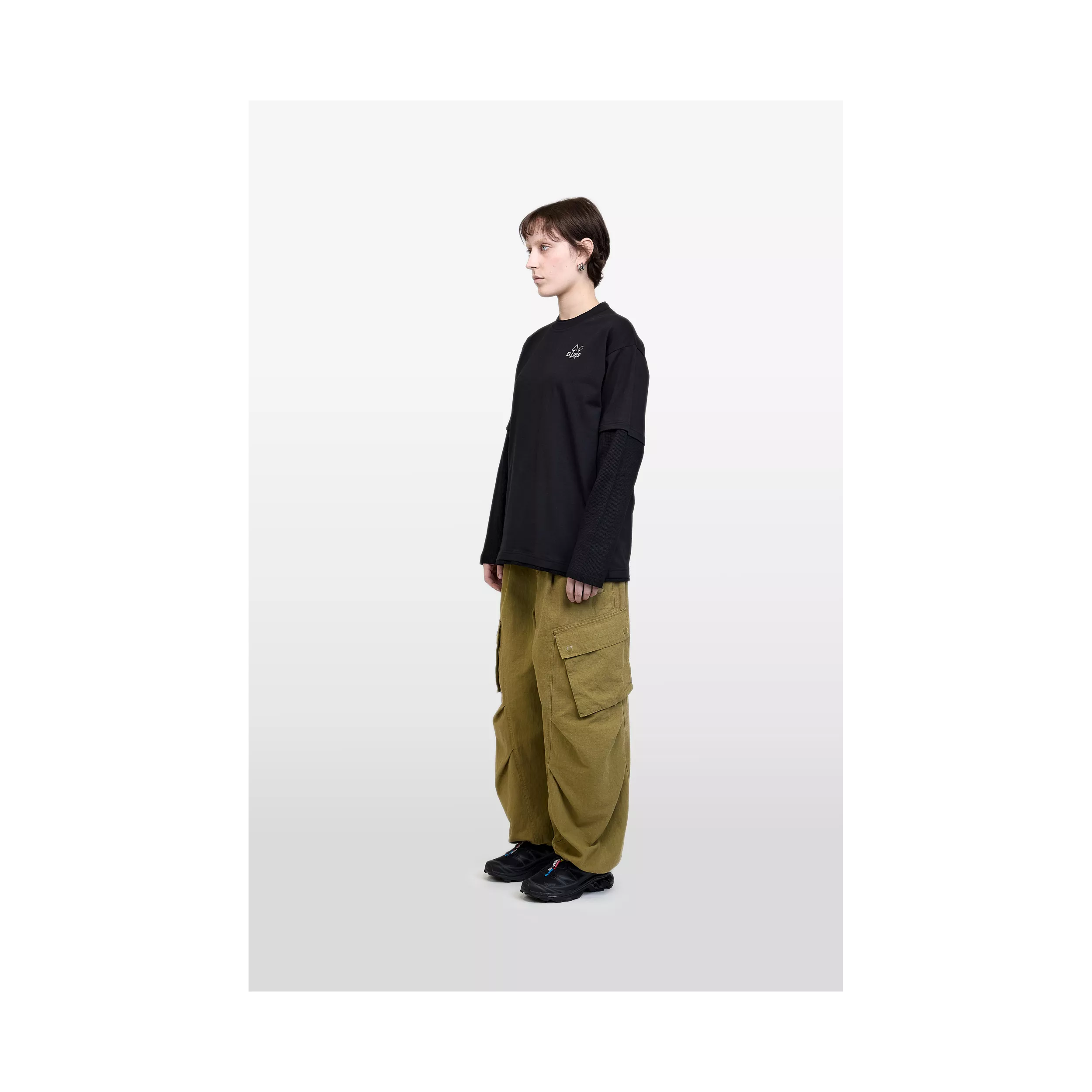model-(40192-black-side)-(40194-olive-side)-1
