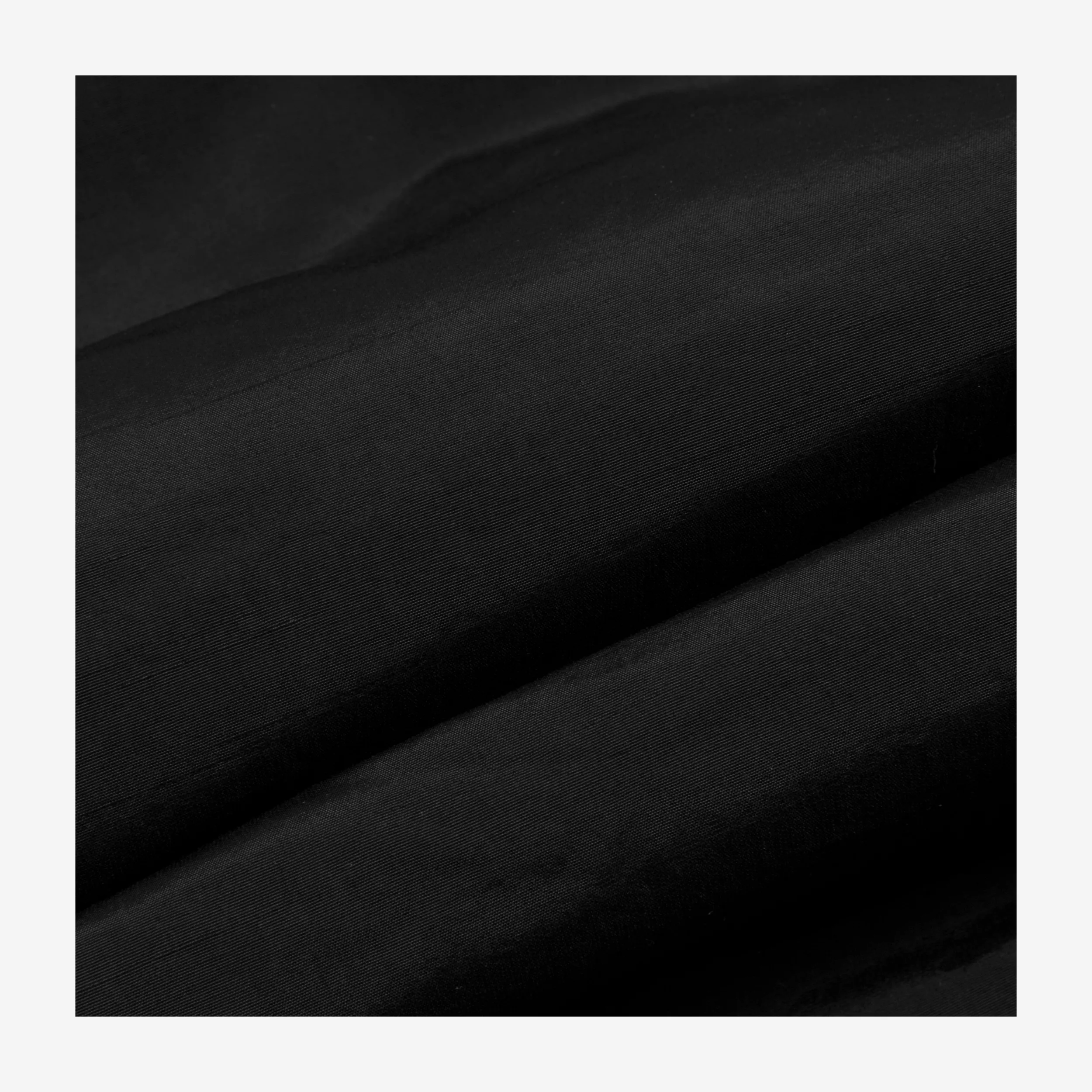 40185-black-detail