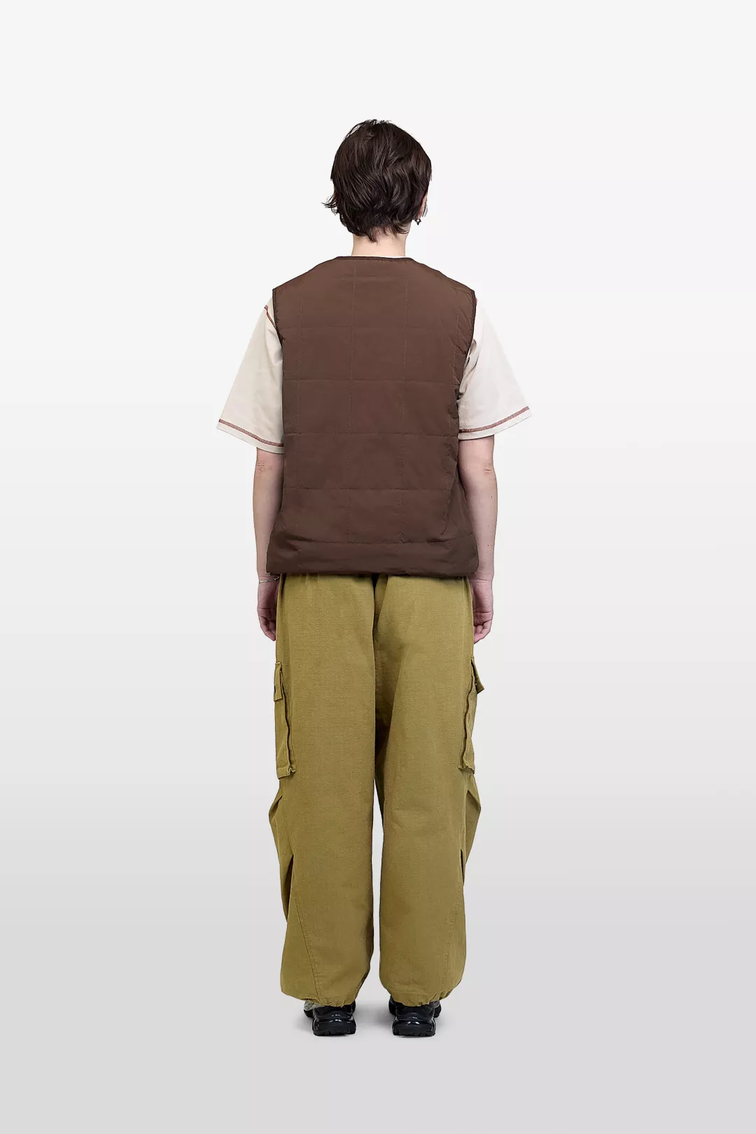 model-(40183-dkbrown-back)-(40181-ashgrey-front)-(40194-olive-front)