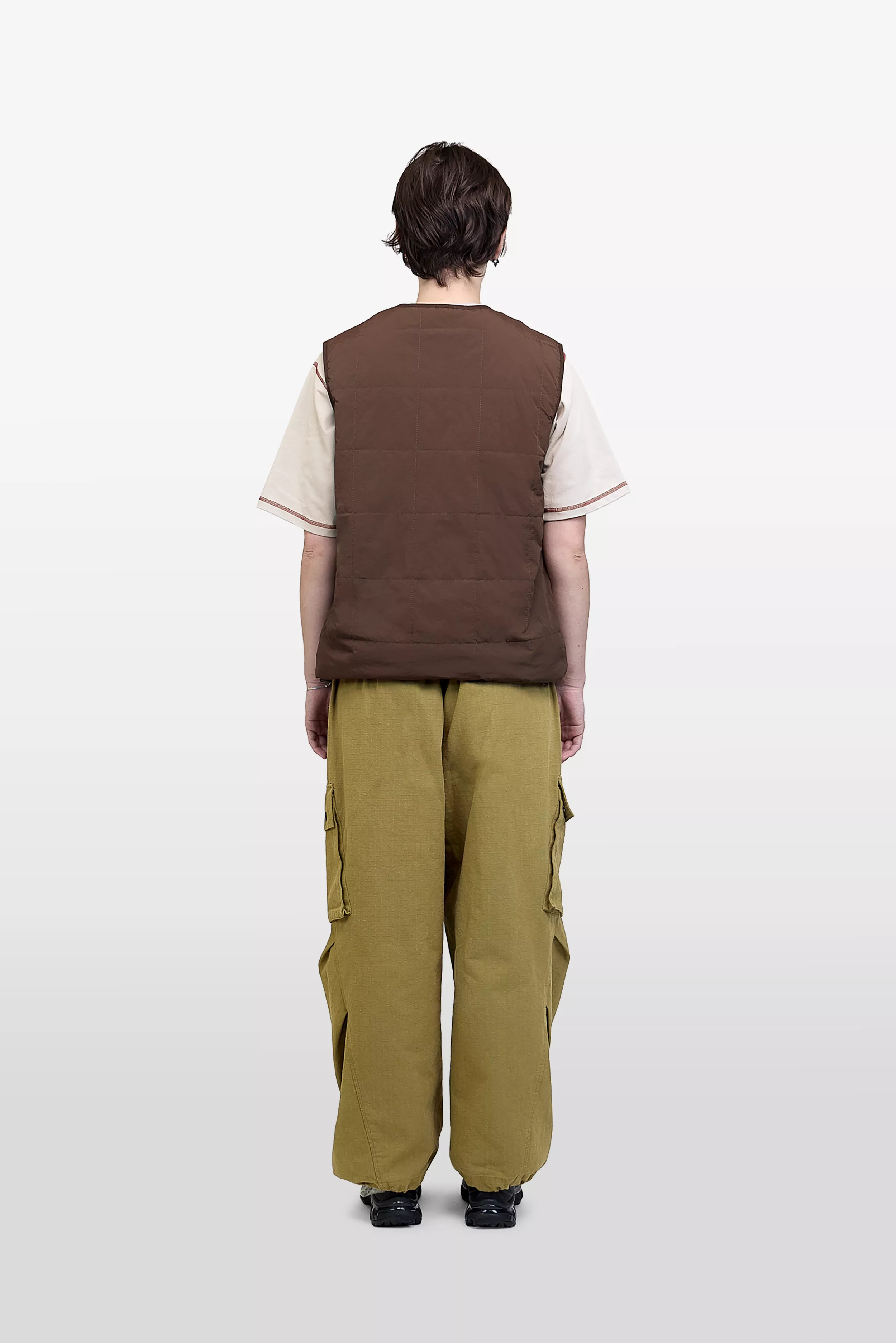 model-(40183-dkbrown-back)-(40181-ashgrey-front)-(40194-olive-front)
