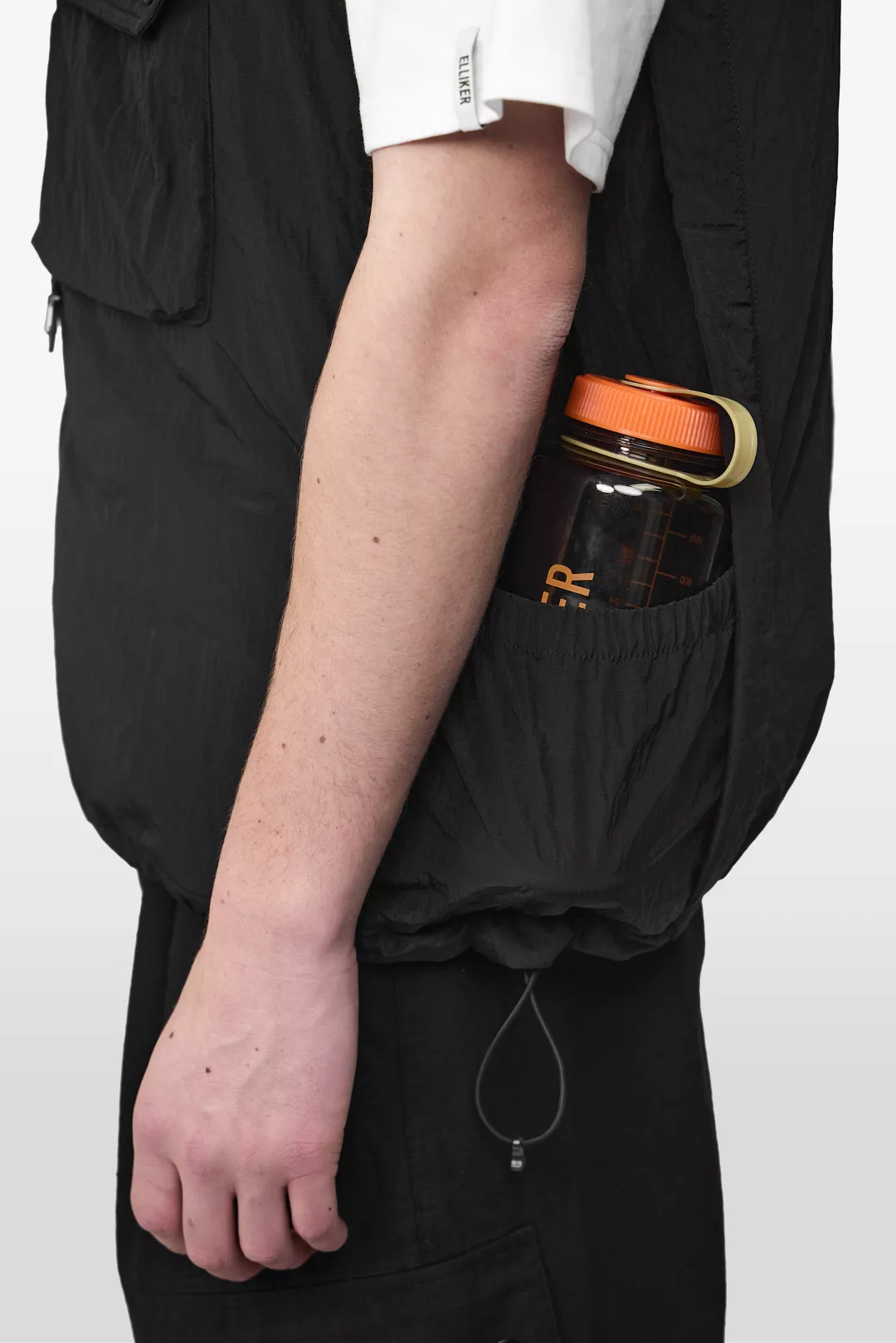 model-(40182-black-detail)