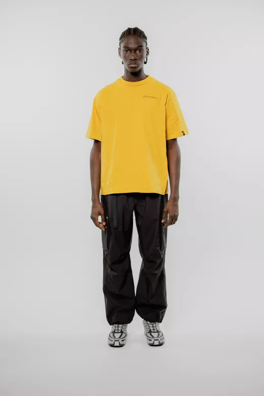 Rill Stick Print Short Sleeve T-shirt Model