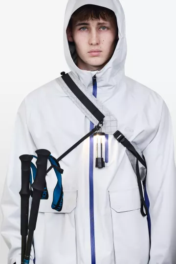 model-(34078-silvbullet-detail)-(40180-offwht-front)