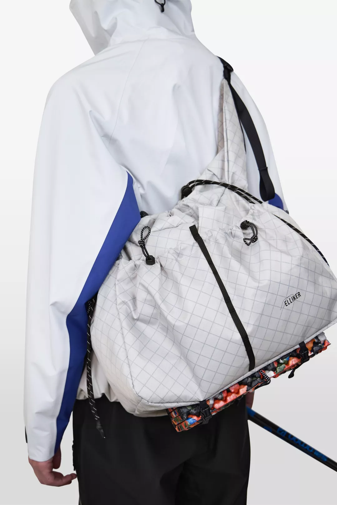 model-(34078-silvbullet-side)-(34084-multi-detail)-(40180-offwht-back)-(40134-black-back)