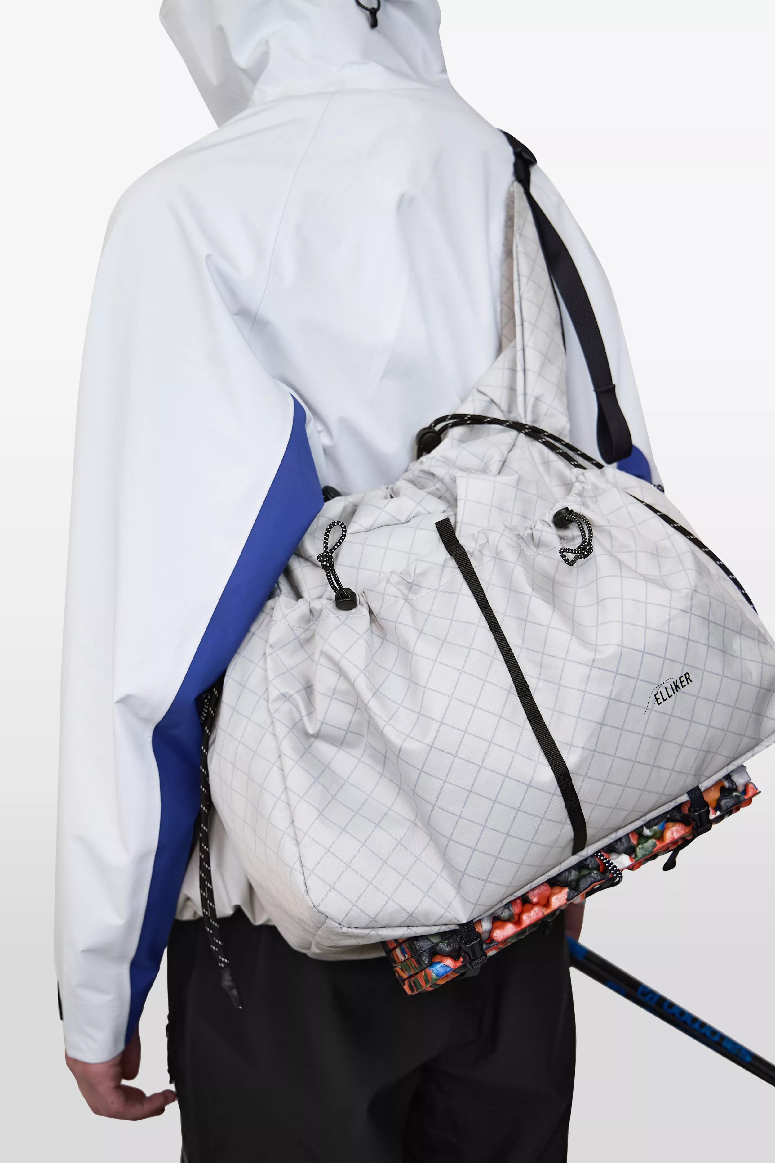 model-(34078-silvbullet-side)-(34084-multi-detail)-(40180-offwht-back)-(40134-black-back)