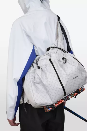 model-(34078-silvbullet-side)-(34084-multi-detail)-(40180-offwht-back)-(40134-black-back)