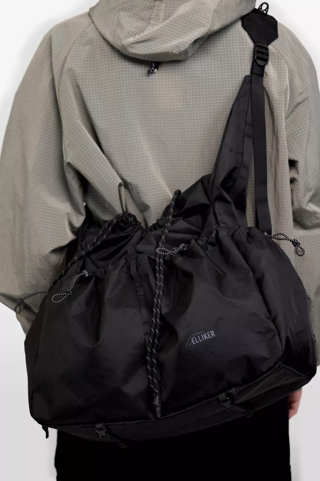 model-(34078-black-front)-(40195-stone-back)