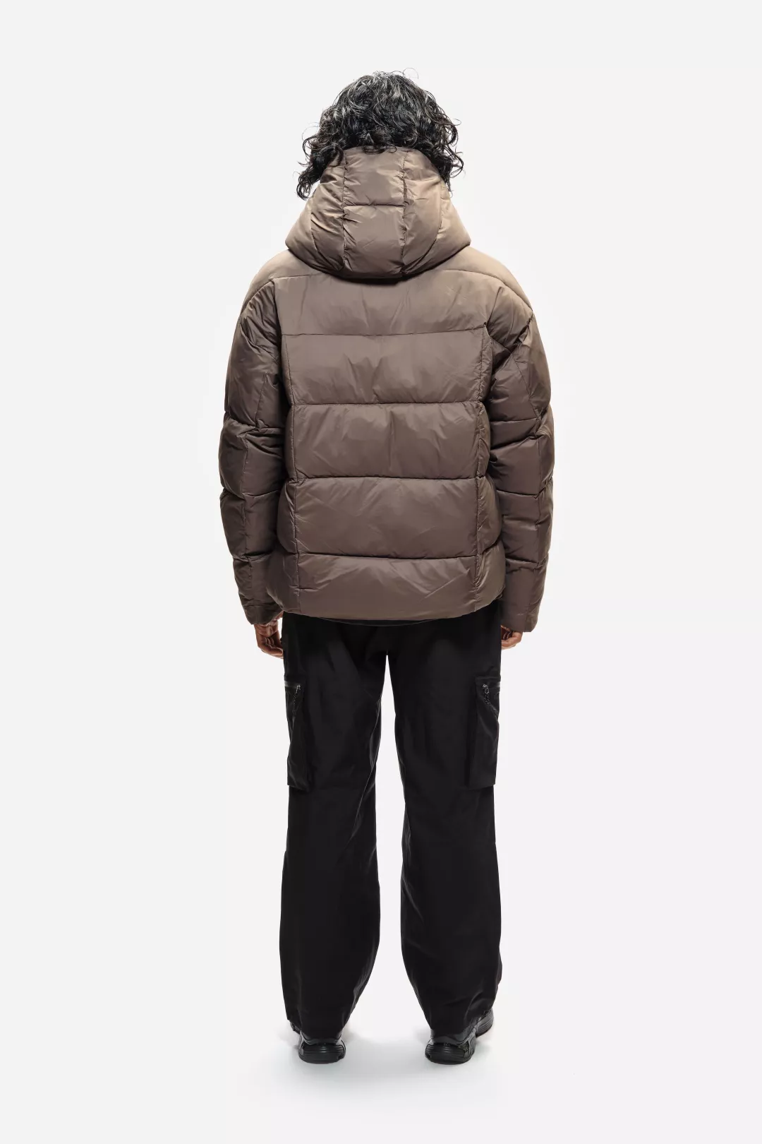 Model: 5'11" / 182cm | Size: L