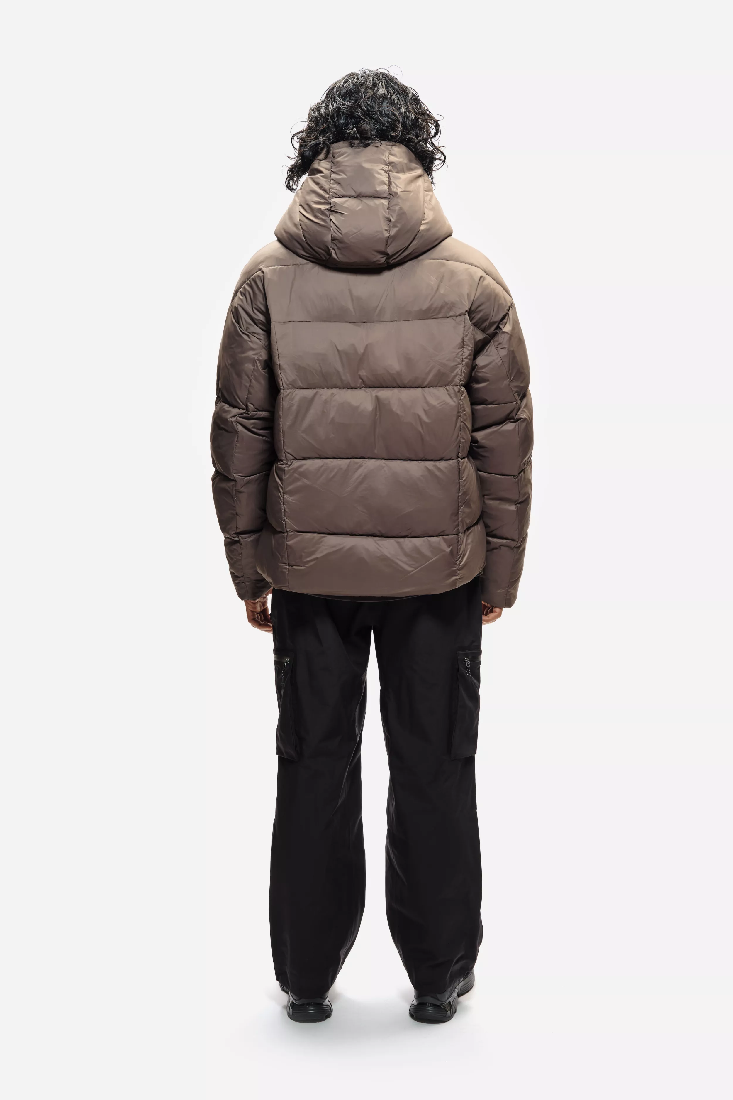 Model: 5'11" / 182cm | Size: L