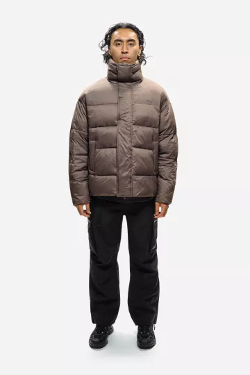 Model: 5'11" / 182cm | Size: L