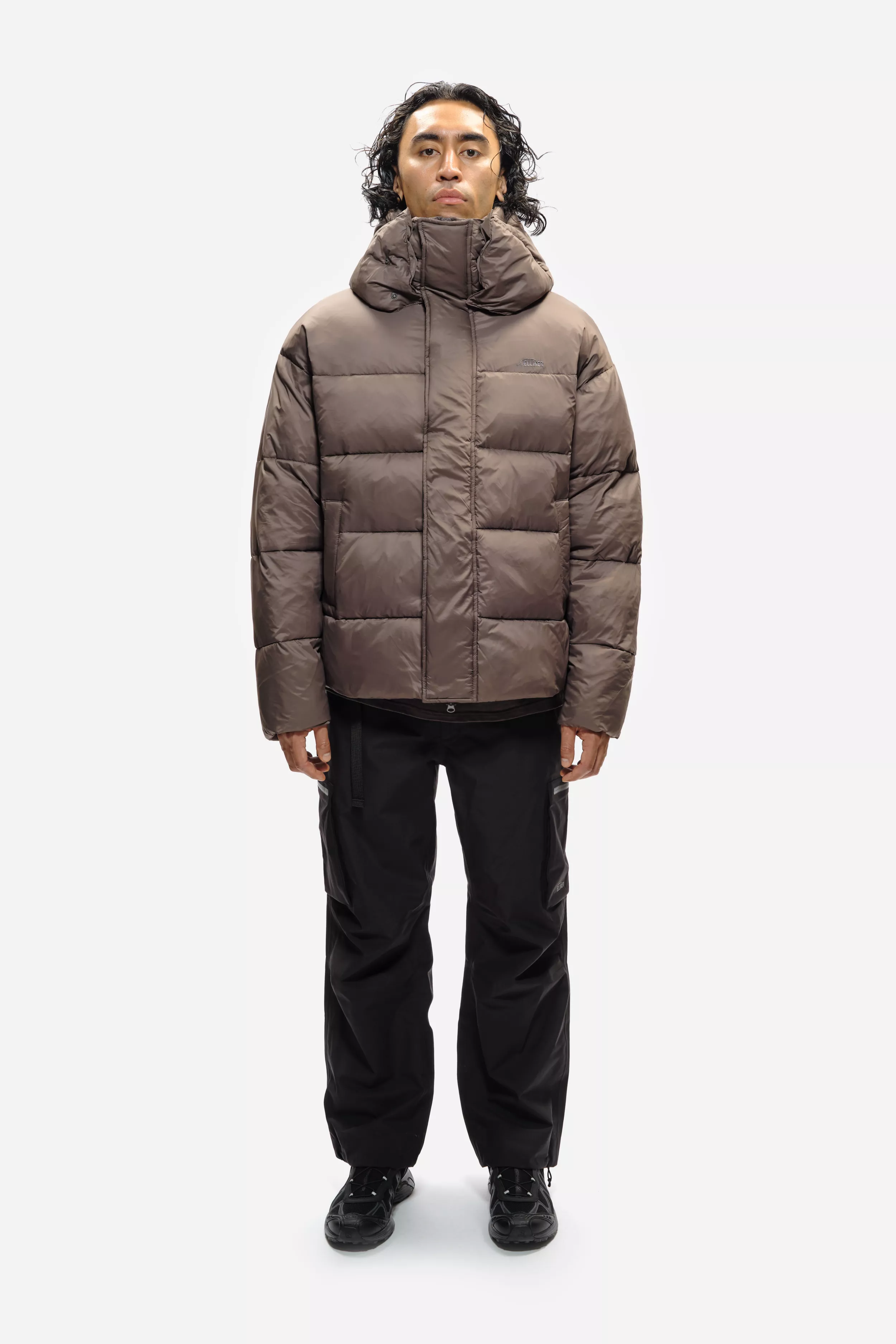 Model: 5'11" / 182cm | Size: L