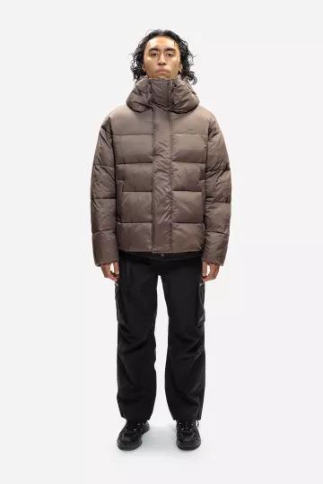 Model: 5'11" / 182cm | Size: L