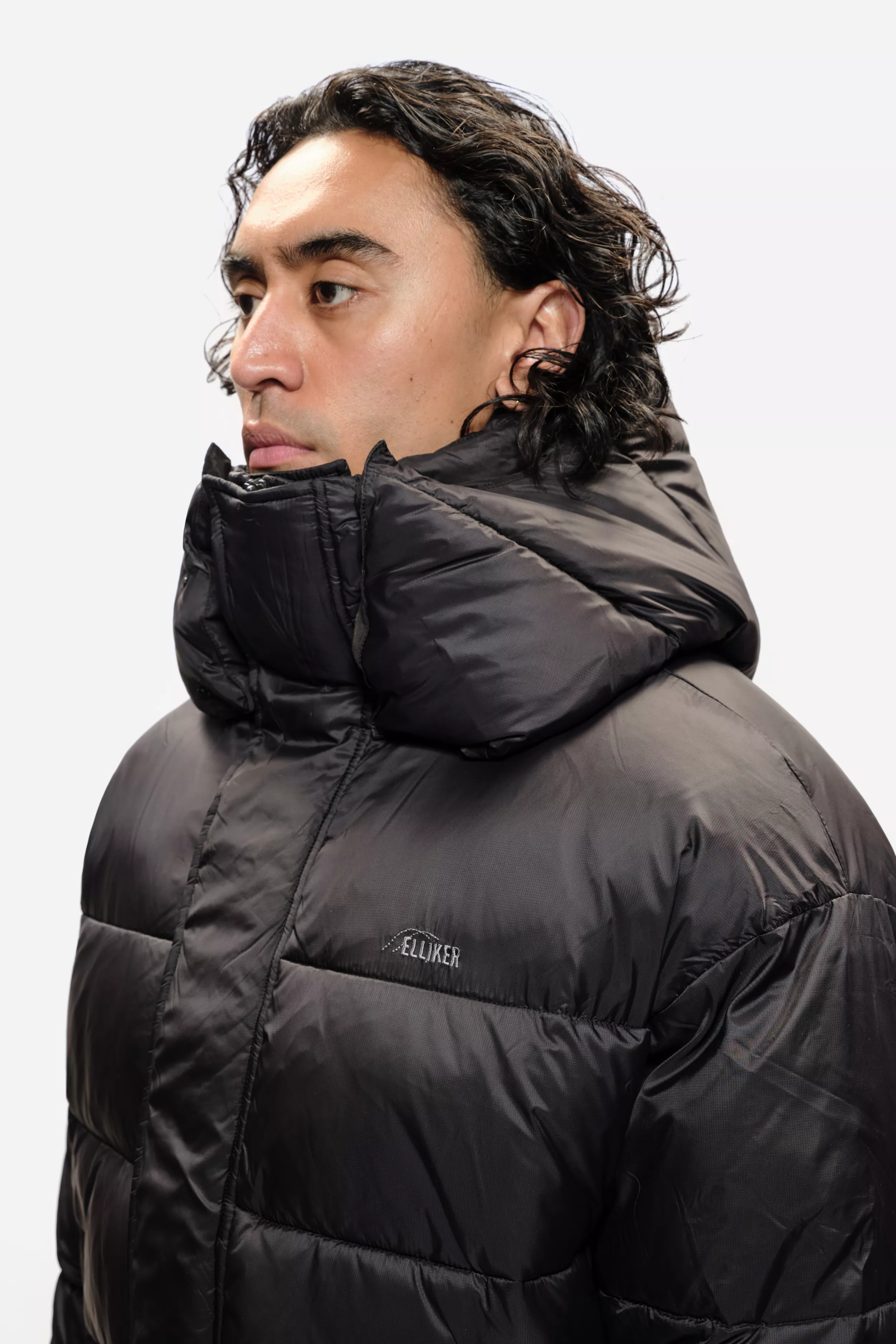 Model: 5'11" / 182cm | Size: L