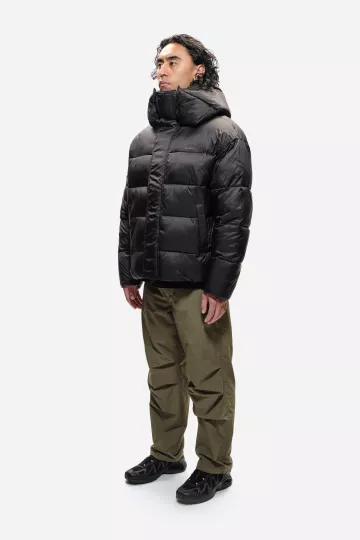 Model: 5'11" / 182cm | Size: L