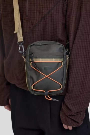 model-(34014-darkgreen-front)-(40171-dkbrown-detail)-(40194-black-detail)