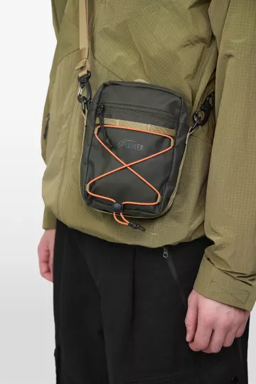 model-(34014-darkgreen-front)-(40195-olive-detail)