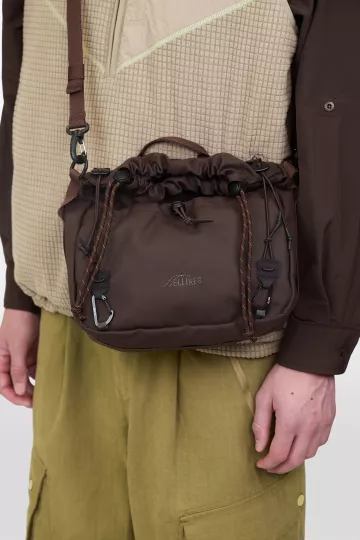 model-(34062-darkbrown-front)-(40169-dkbrown-detail)-(40183-taupe-detail)-(40194-olive-detail)-1
