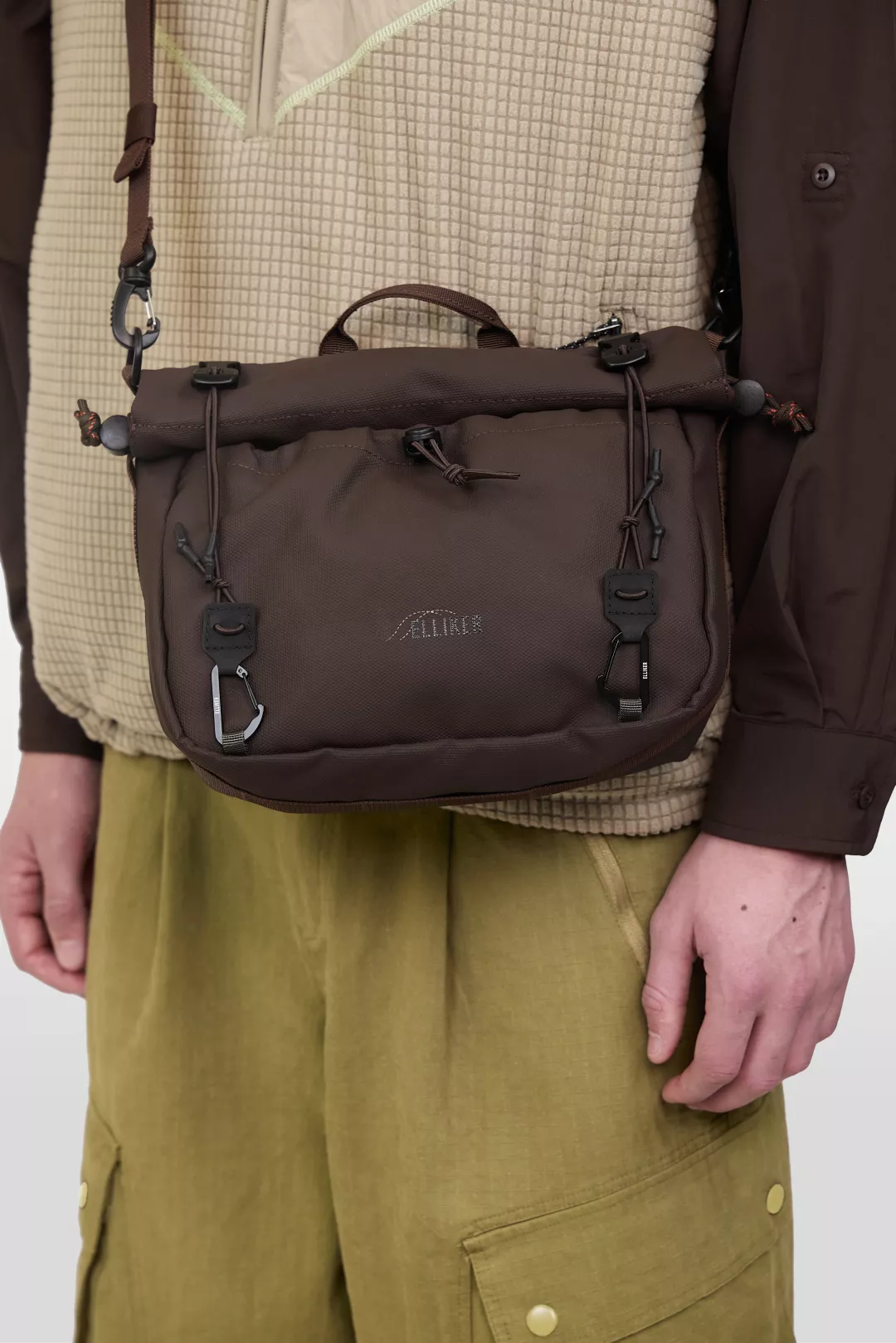 model-(34062-darkbrown-front)-(40169-dkbrown-detail)-(40183-taupe-detail)-(40194-olive-detail)