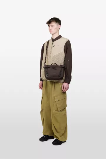 model-(34062-darkbrown-front)-(40169-dkbrown-side)-(40183-taupe-side)-(40194-olive-side)