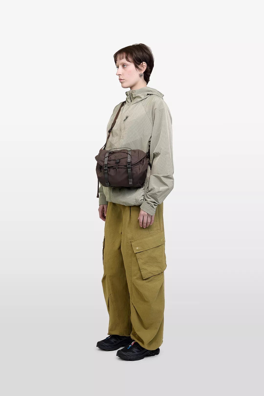 model-(34033-darkbrown-side)-(40195-stone-front)-(40194-olive-side)