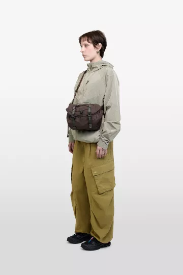 model-(34033-darkbrown-side)-(40195-stone-front)-(40194-olive-side)
