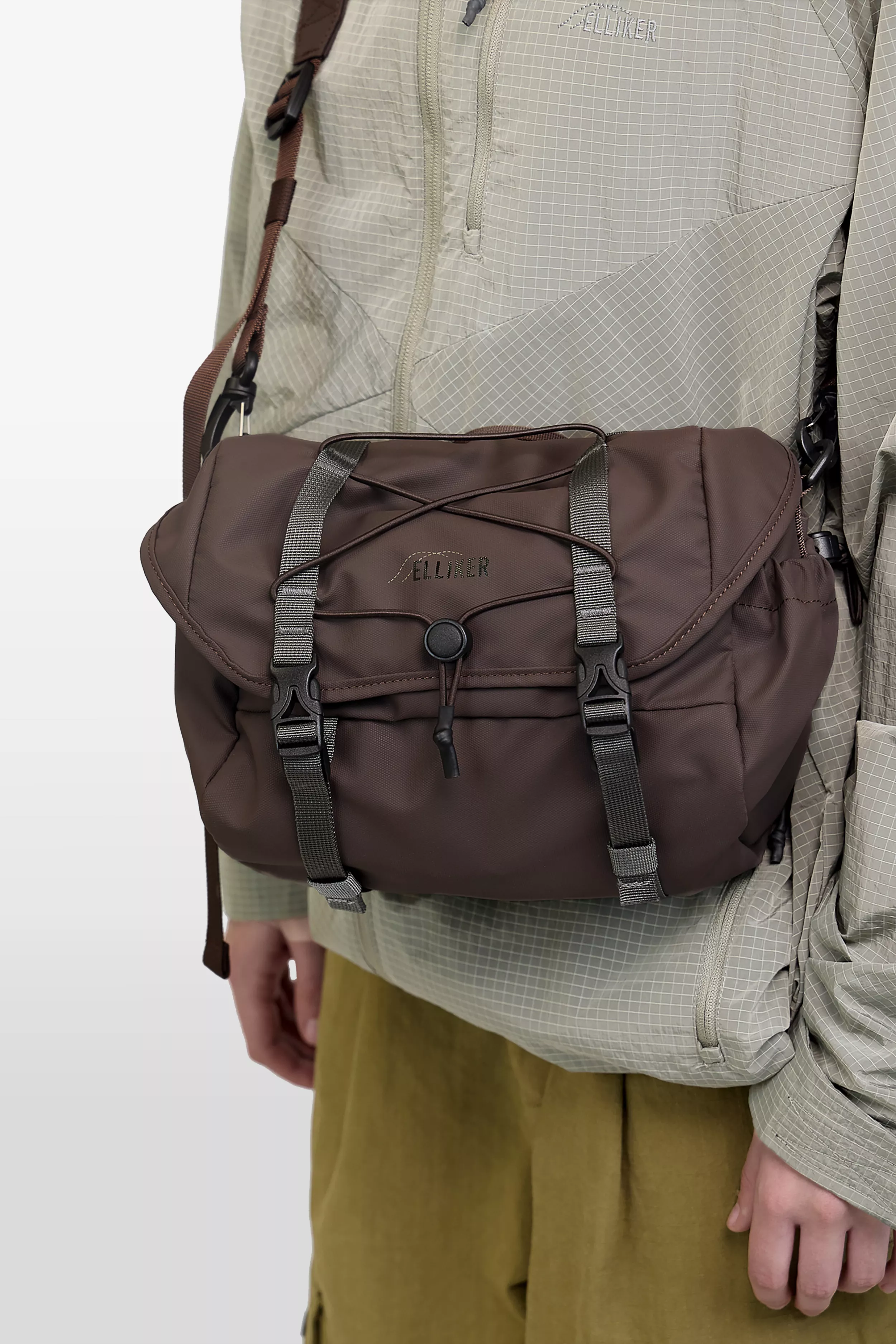 model-(34033-darkbrown-front)-(40195-stone-detail)-(40194-olive-detail)