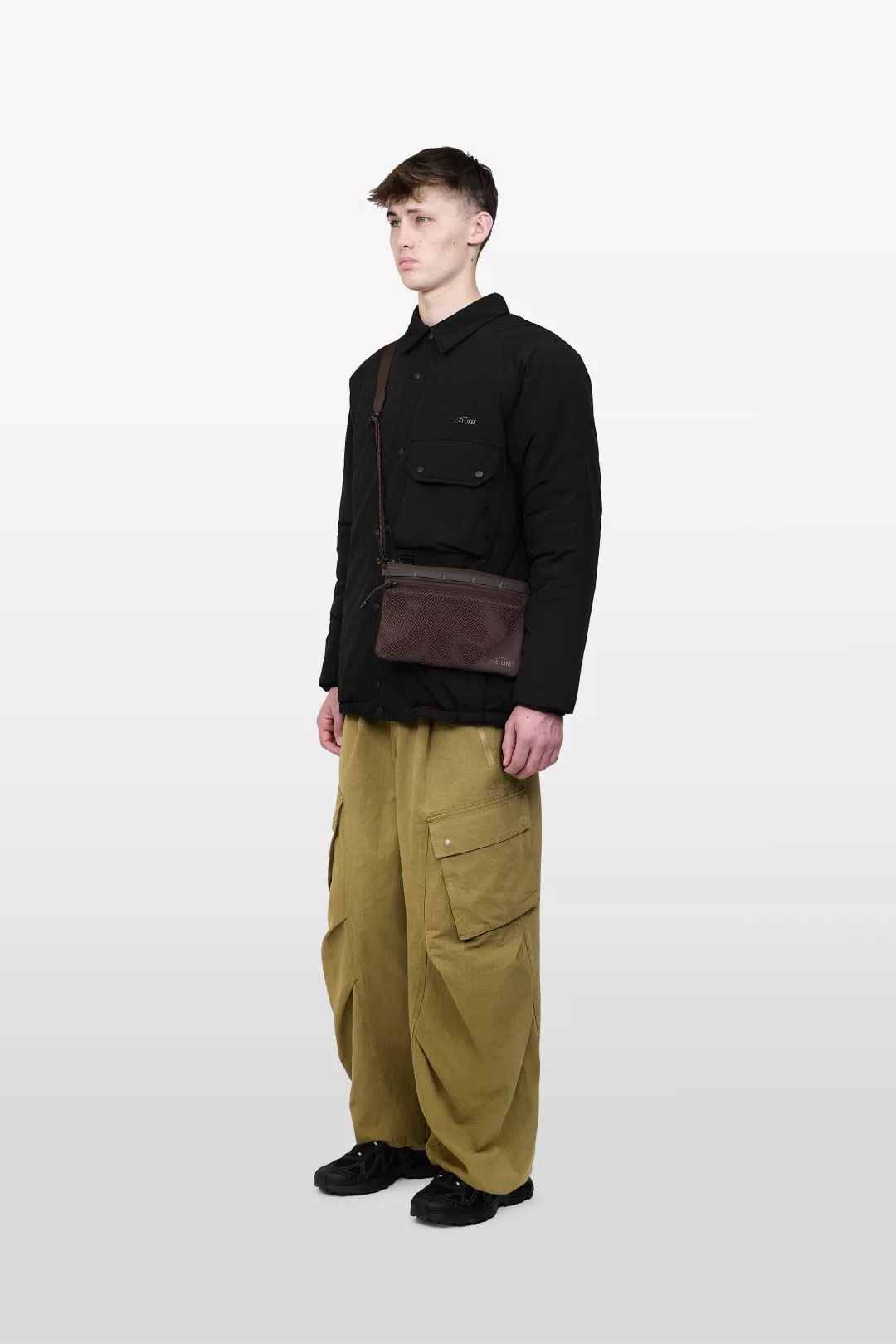 model-(34055-darkbrown-front)-(40185-black-side)-(40194-olive-side)