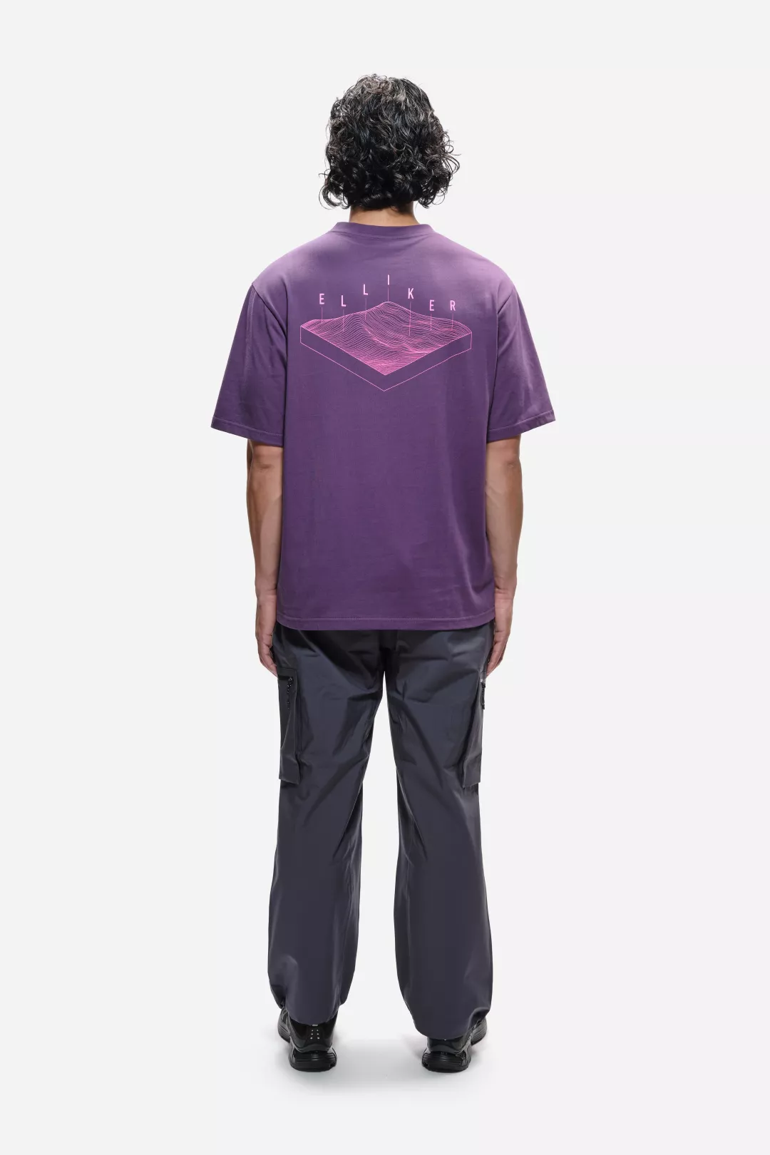 Model: 5'11" / 182cm | Size: L