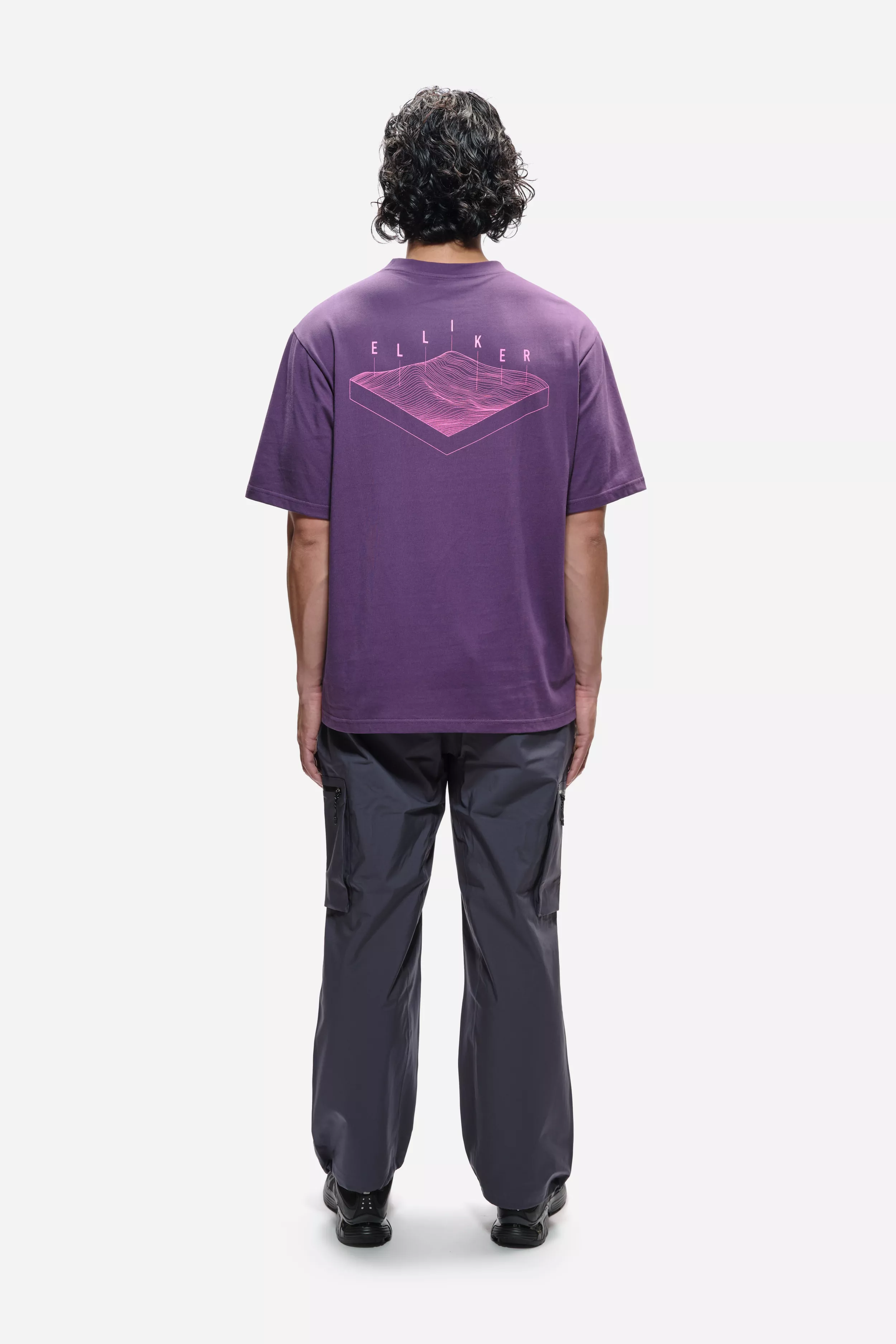 Model: 5'11" / 182cm | Size: L