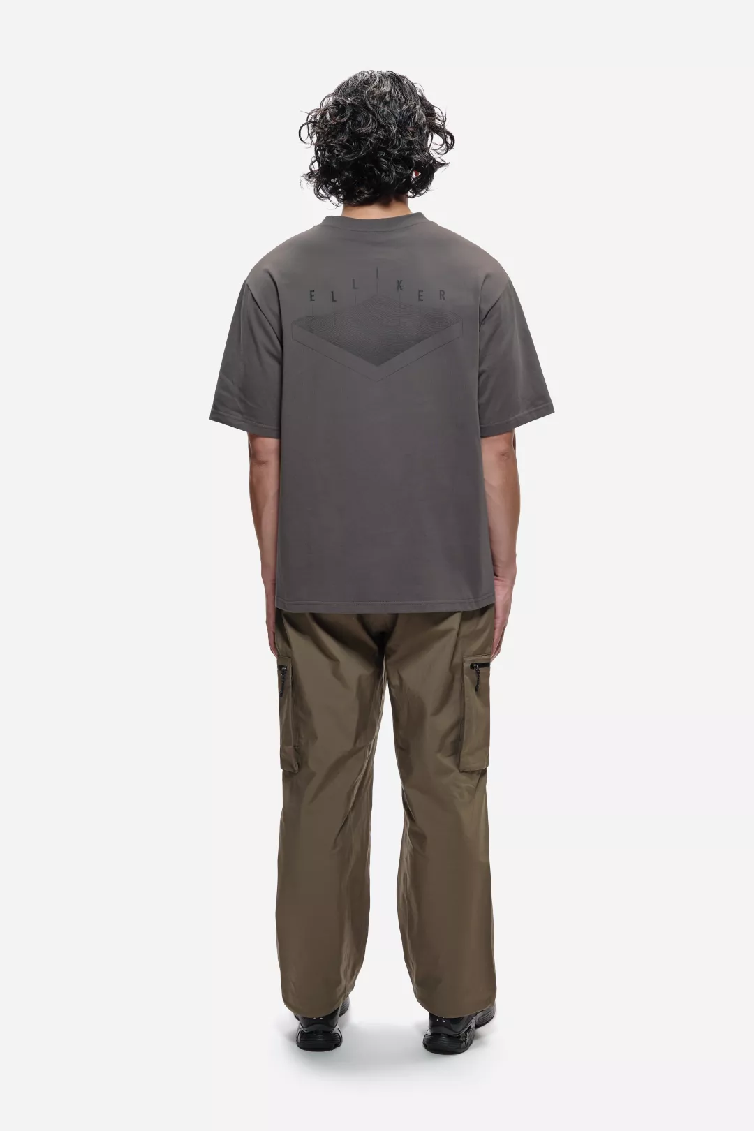 Model: 5'11" / 182cm | Size: L