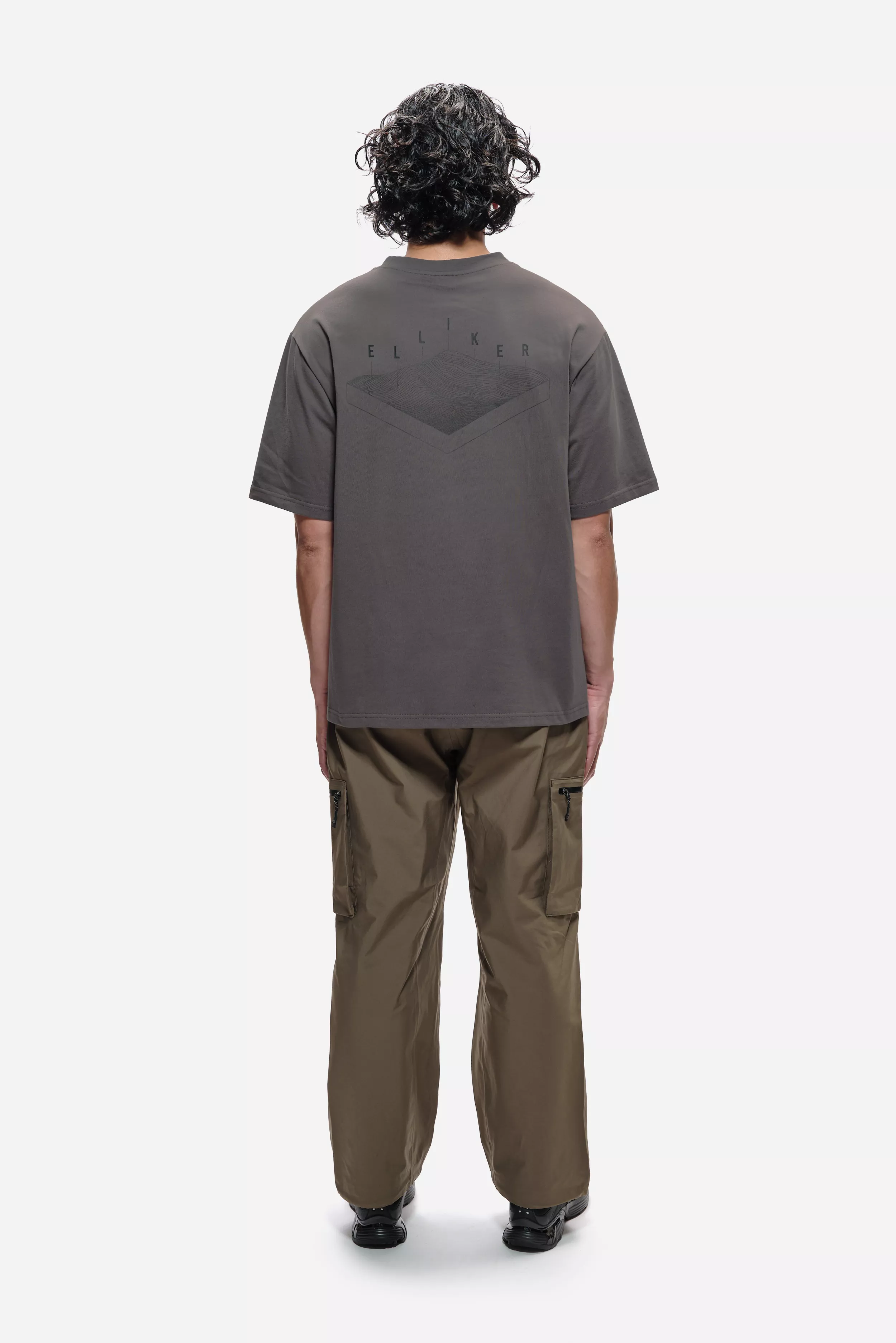 Model: 5'11" / 182cm | Size: L