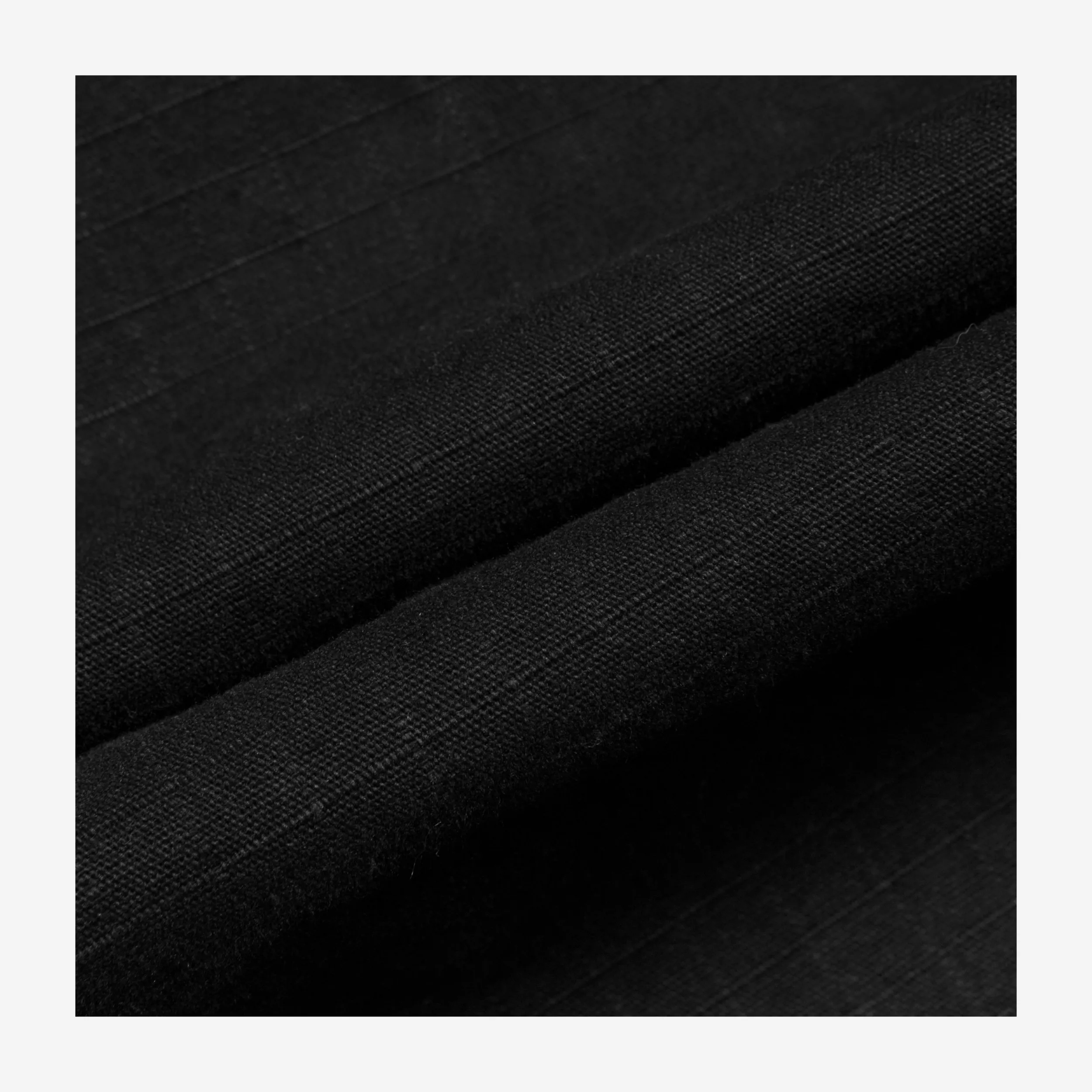 40194-black-detail