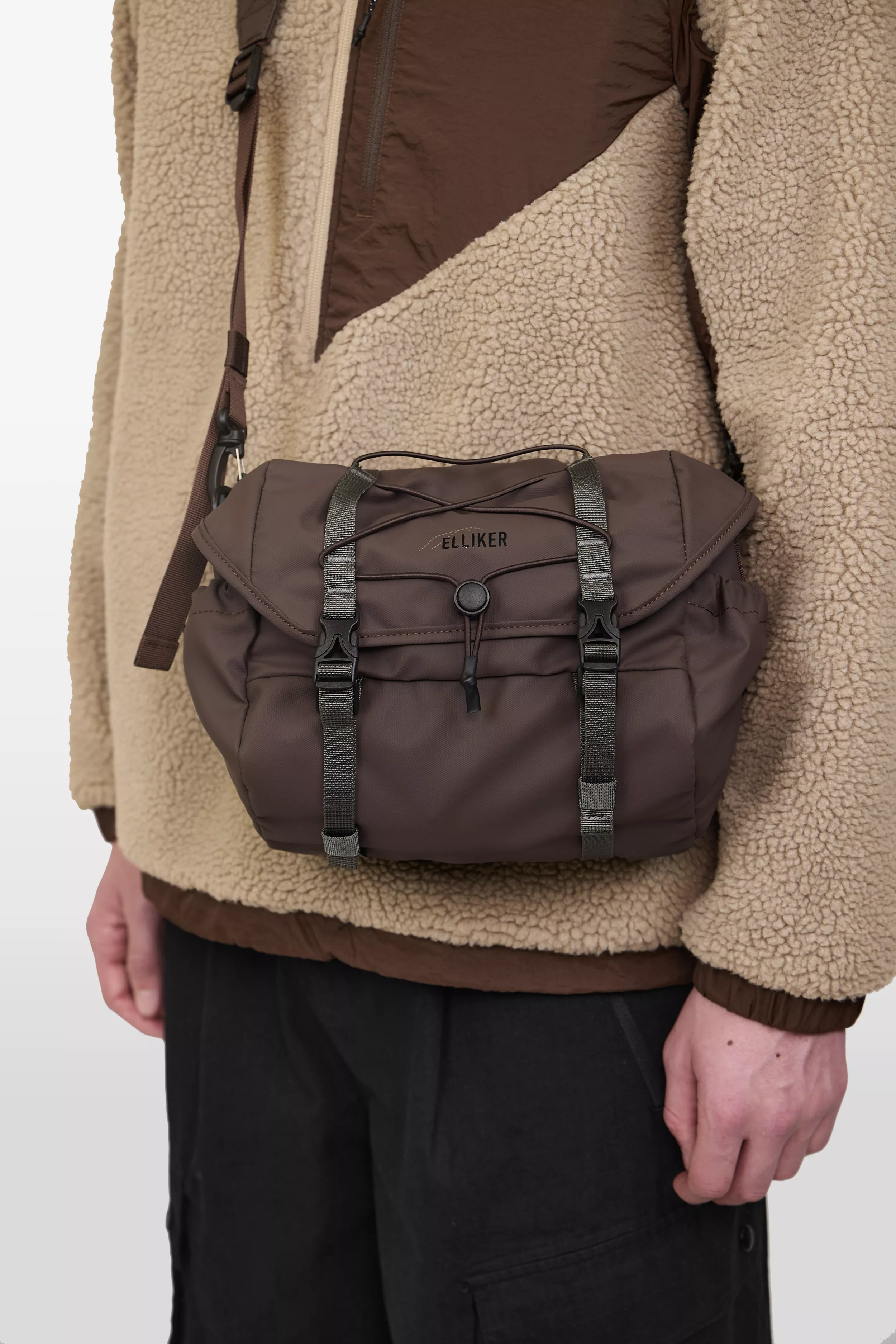 model-(34033-darkbrown-front)-(40161-taupe-detail)