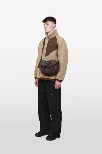 model-(34033-darkbrown-front)-(40161-taupe-side)-(40194-black-side)