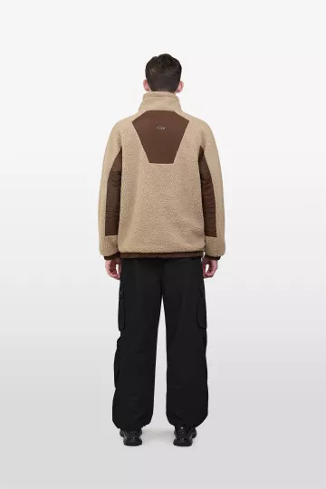 model-(40161-taupe-back)-(40194-black-front)