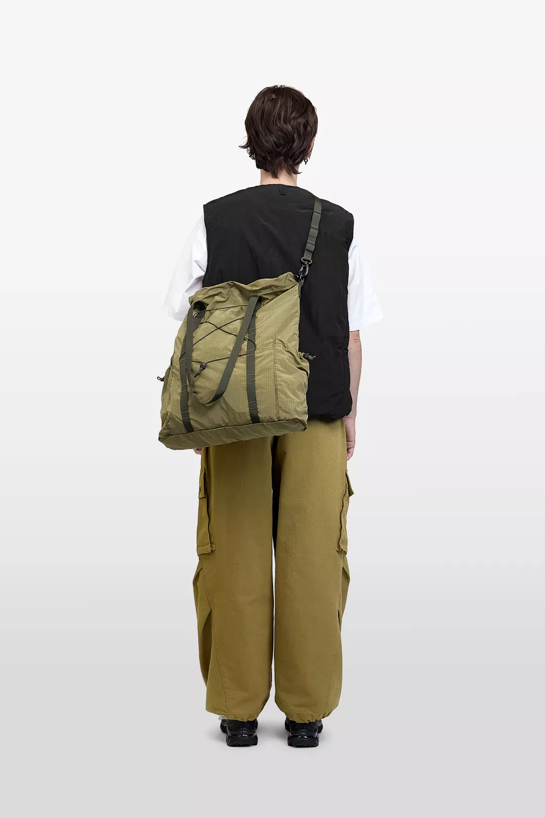 model-(34082-olive-front)-(40182-black-back)-(40194-olive-back)