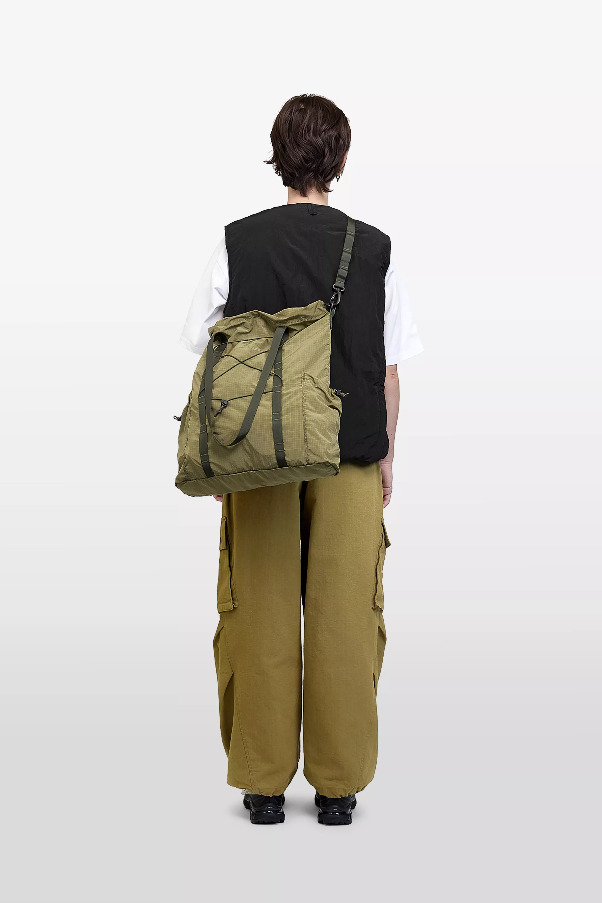 model-(34082-olive-front)-(40182-black-back)-(40194-olive-back)