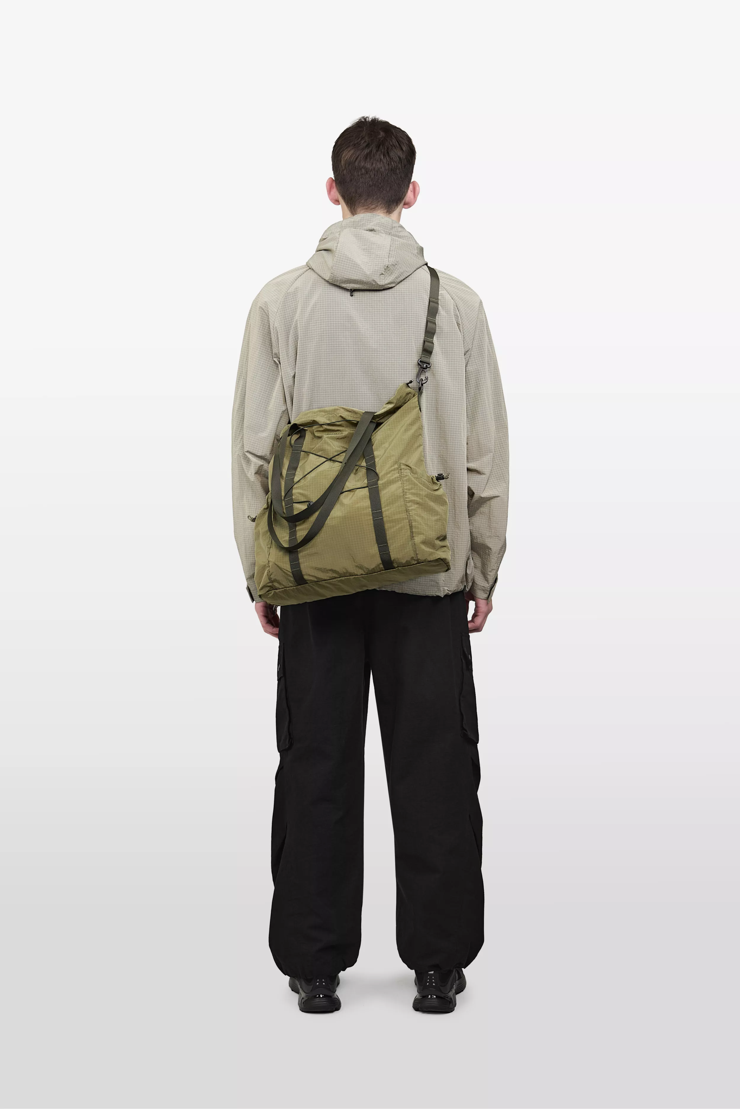 model-(34082-olive-front)-(40195-stone-back)-(40194-black-back)
