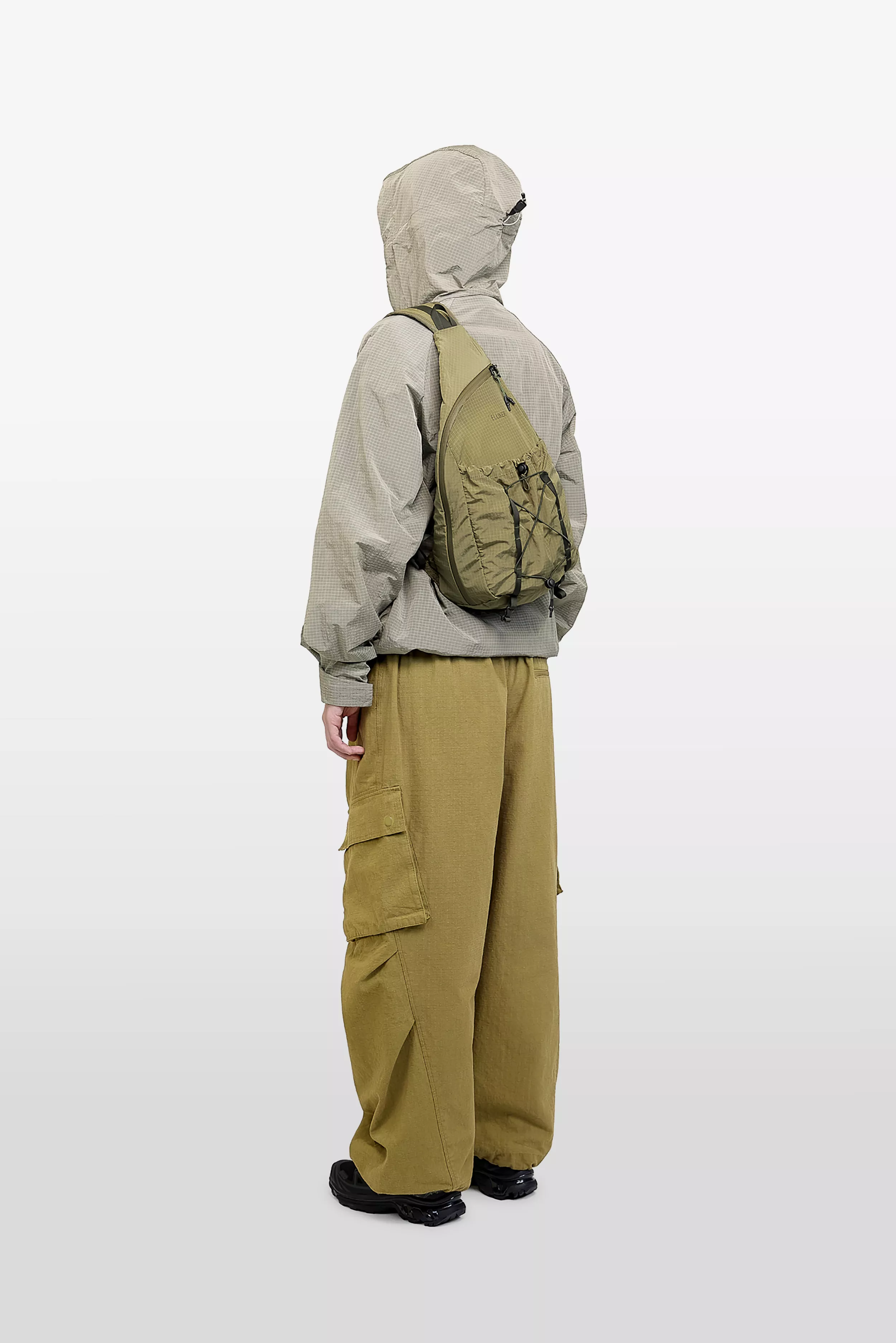 model-(34081-olive-front)-(40195-stone-side)-(40194-olive-side)